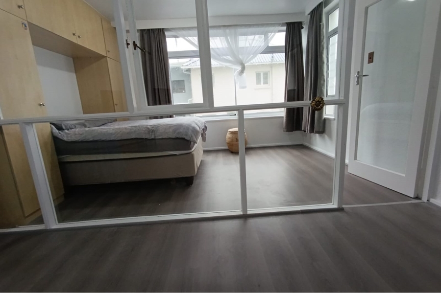 1 Bedroom Property for Sale in Sea Point Western Cape